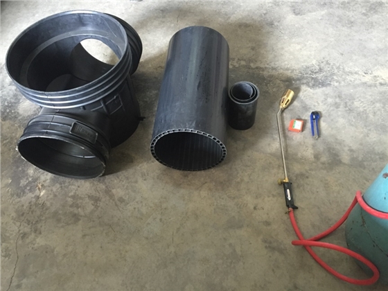 平壁管與無錫依道豐塑料檢查井井座連接 平壁管與無錫依道豐塑料檢查井井座連接