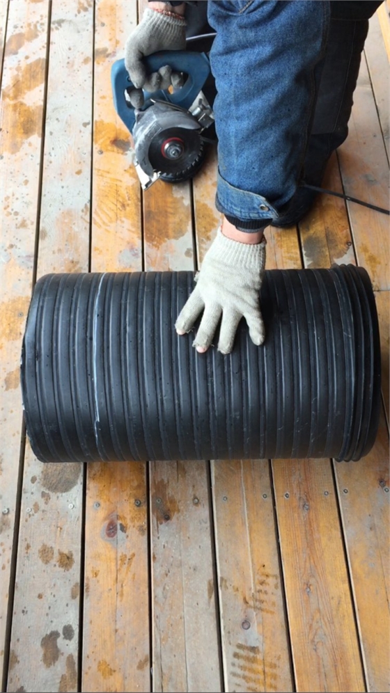 井筒與井座連接---依道豐塑料檢查井施工篇2 井筒與井座連接---依道豐塑料檢查井施工篇2