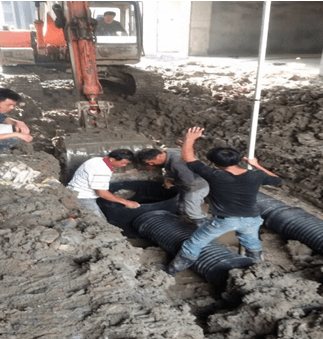 鋪設(shè)管子 鋪設(shè)管子